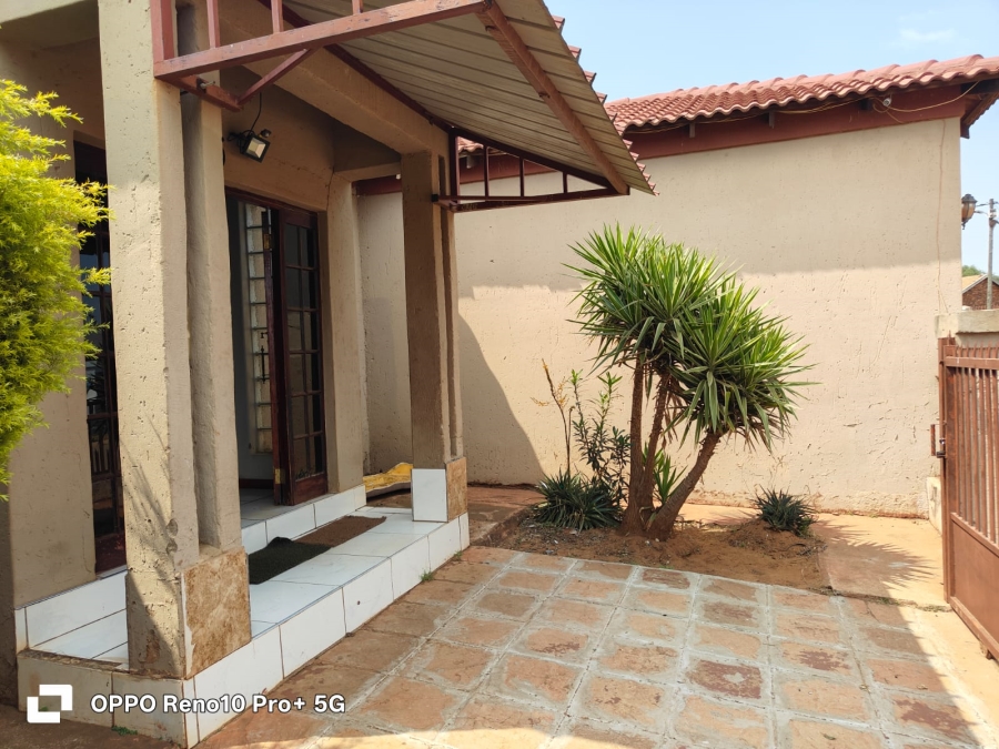 4 Bedroom Property for Sale in Promosa North West